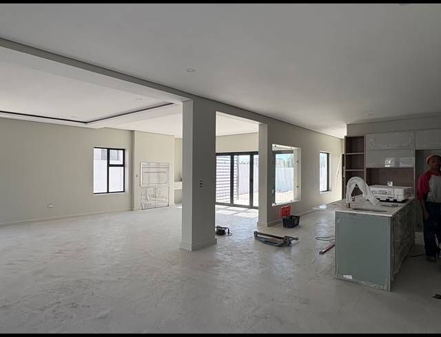 5 BEDROOM HOUSE FOR SALE IN SANDOWN